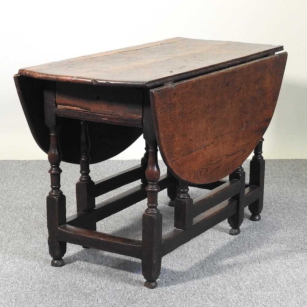 Lot 698 - A gateleg table