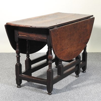 Lot 698 - A gateleg table