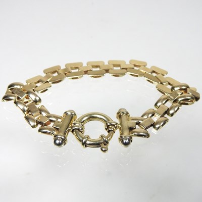 Lot 96 - A gold bracelet