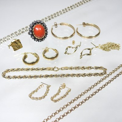 Lot 15 - A collection of jewellery