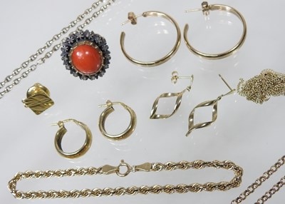 Lot 15 - A collection of jewellery