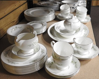 Lot 481 - A Wedgwood dinner service