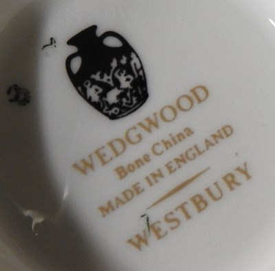 Lot 481 - A Wedgwood dinner service