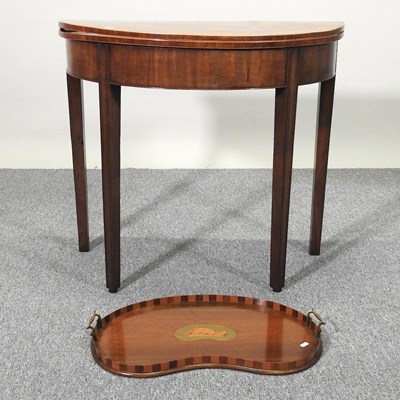 Lot 374 - A tea table