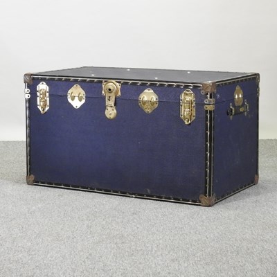 Lot 399 - A mid 20th century travelling trunk