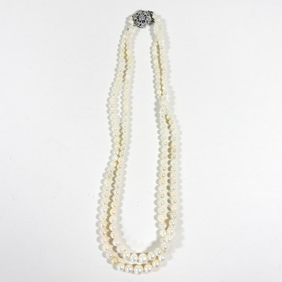 Lot 276 - A necklace