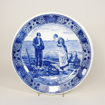 Lot 486 - A Delft charger