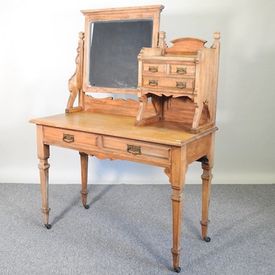 Lot 419 - A dressing table