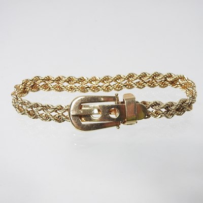 Lot 202 - A gold bracelet