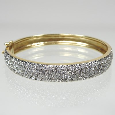 Lot 240 - A diamond bangle