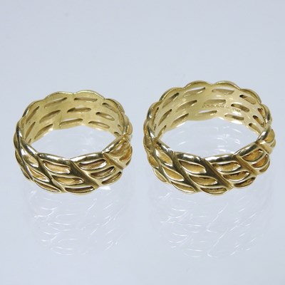 Lot 142 - A pair of wedding bands