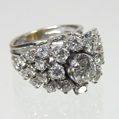 Lot 398 - A diamond ring