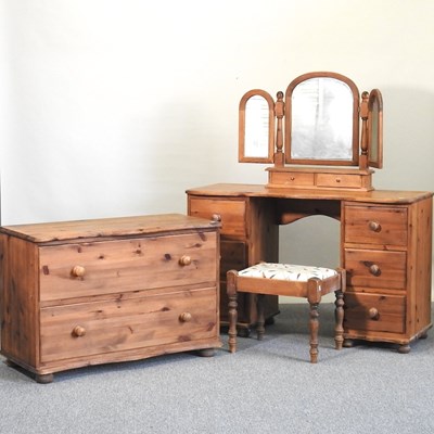 Lot 153 - Pine chest and table