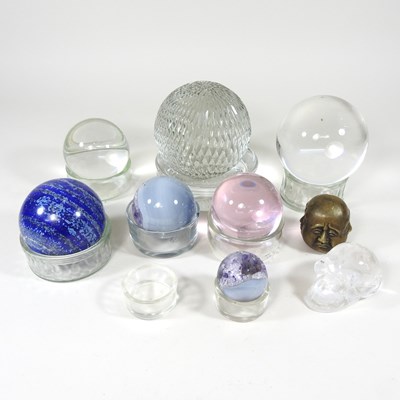 Lot 415 - A collection of glass