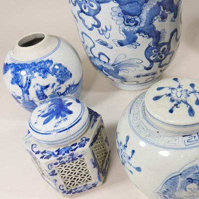 Lot 34 - A collection of china