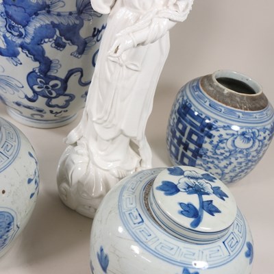 Lot 34 - A collection of china