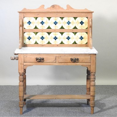 Lot 342 - An Edwardian pine washstand