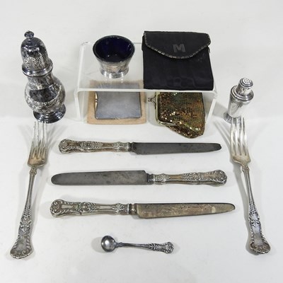 Lot 82 - Silver and purses