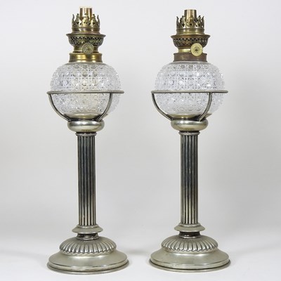 Lot 4 - A pair of oil lamps