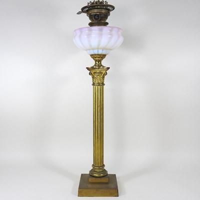 Lot 347 - A large oil lamp