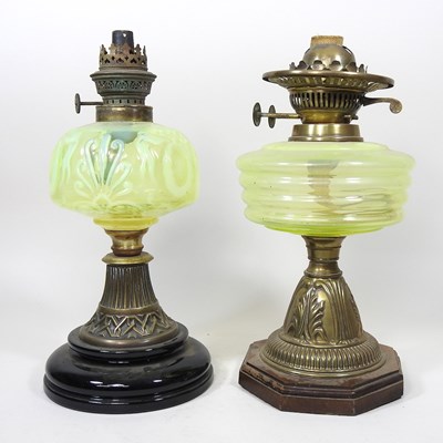 Lot 118 - Two oil lamps