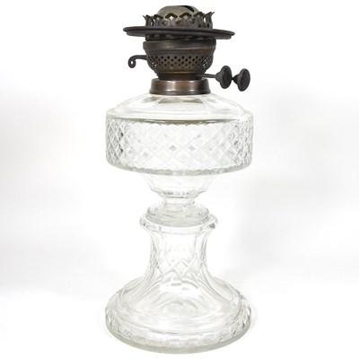 Lot 356 - An oil lamp