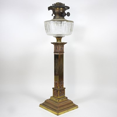 Lot 91 - An oil lamp