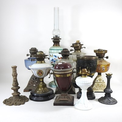 Lot 139 - A collection of lamps