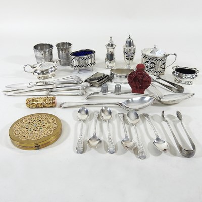 Lot 633 - A collection of silver