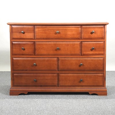 Lot 471 - A chest of drawers