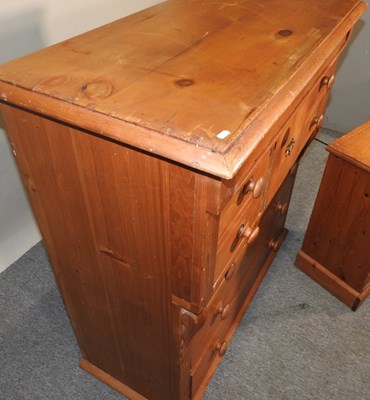 Lot 72 - A chest and cabinet