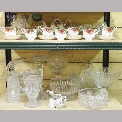 Lot 316 - A collection of cut glass and china