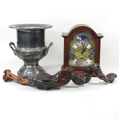 Lot 18 - A mantel clock and metalwares