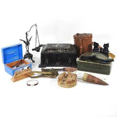 Lot 469 - A collection of items