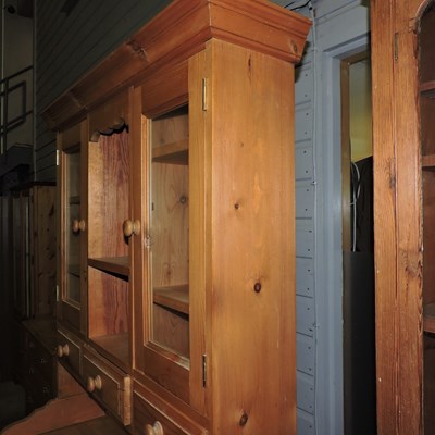 Lot 48 - A modern pine dresser