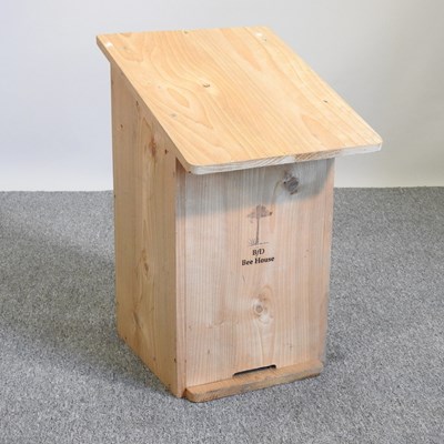 Lot 92 - A bee house