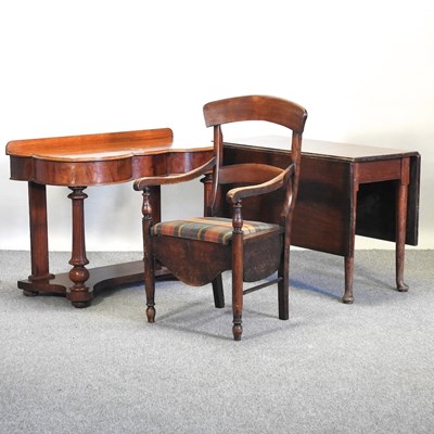 Lot 589 - A Victorian mahogany washstand