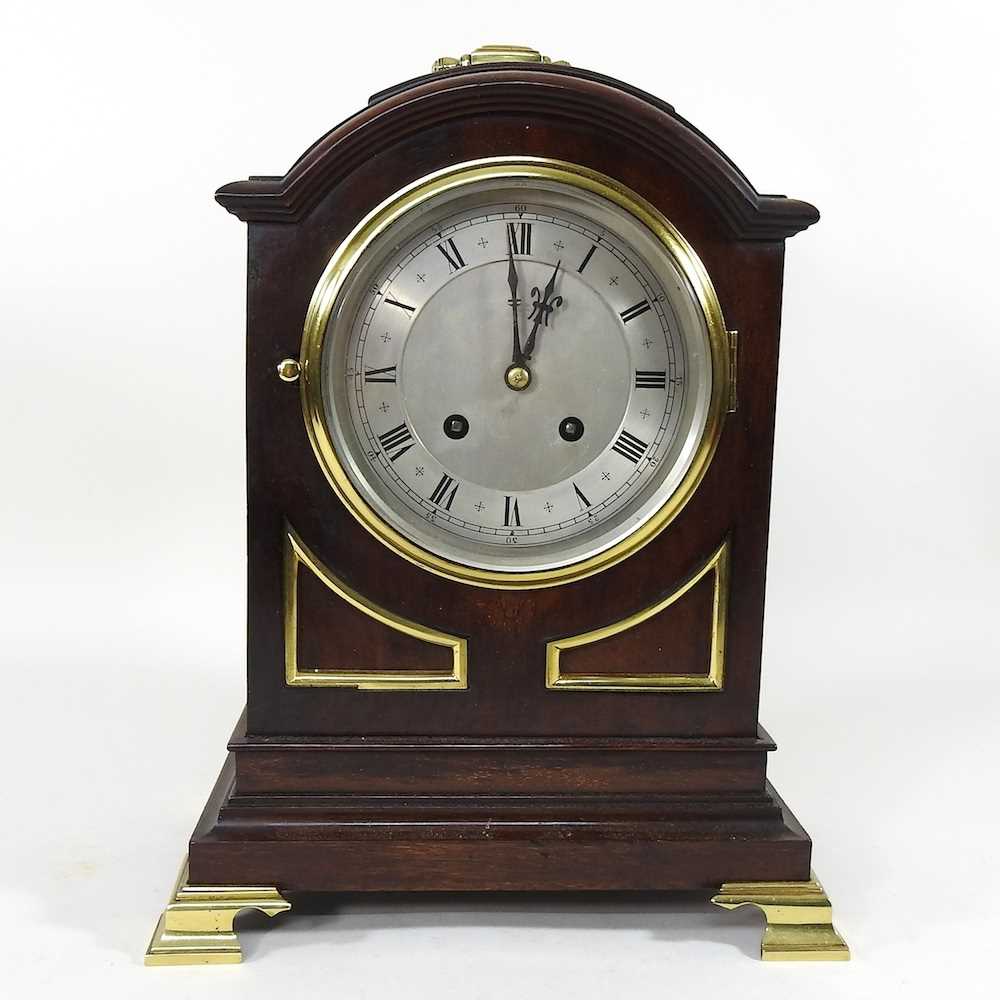 Lot 225 - A bracket clock