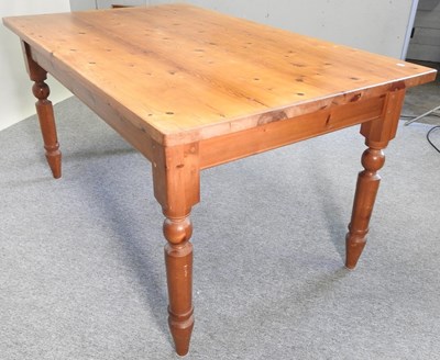 Lot 169 - A pine table