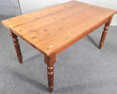 Lot 169 - A pine table