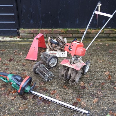 Lot 419 - A garden multi tool