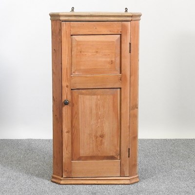 Lot 602 - A hanging cabinet