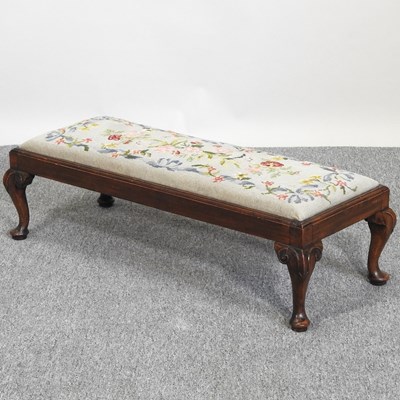 Lot 580 - A footstool