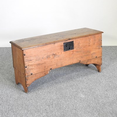 Lot 25 - An elm coffer