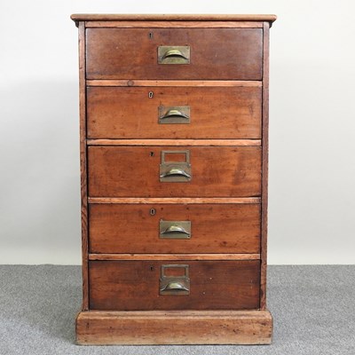 Lot 162 - A chest