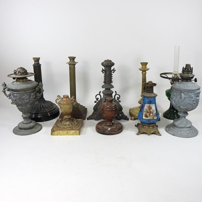 Lot 574 - A collection of lamps