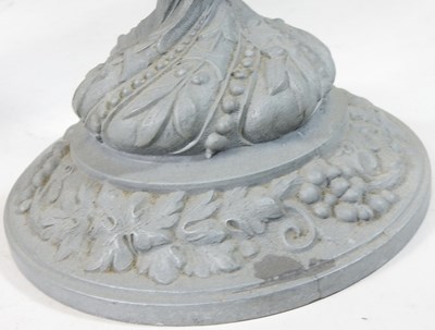 Lot 574 - A collection of lamps
