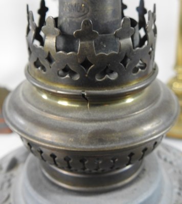 Lot 574 - A collection of lamps
