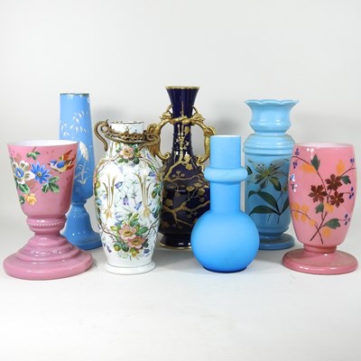 Lot 271 - A collection of vases