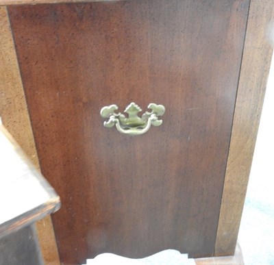 Lot 121 - A chest and cabinet